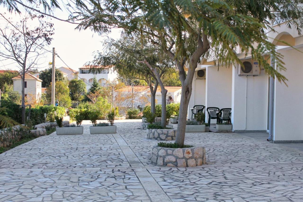 Apartments And Rooms By The Sea Vinjerac, Zadar - 3248 מראה חיצוני תמונה